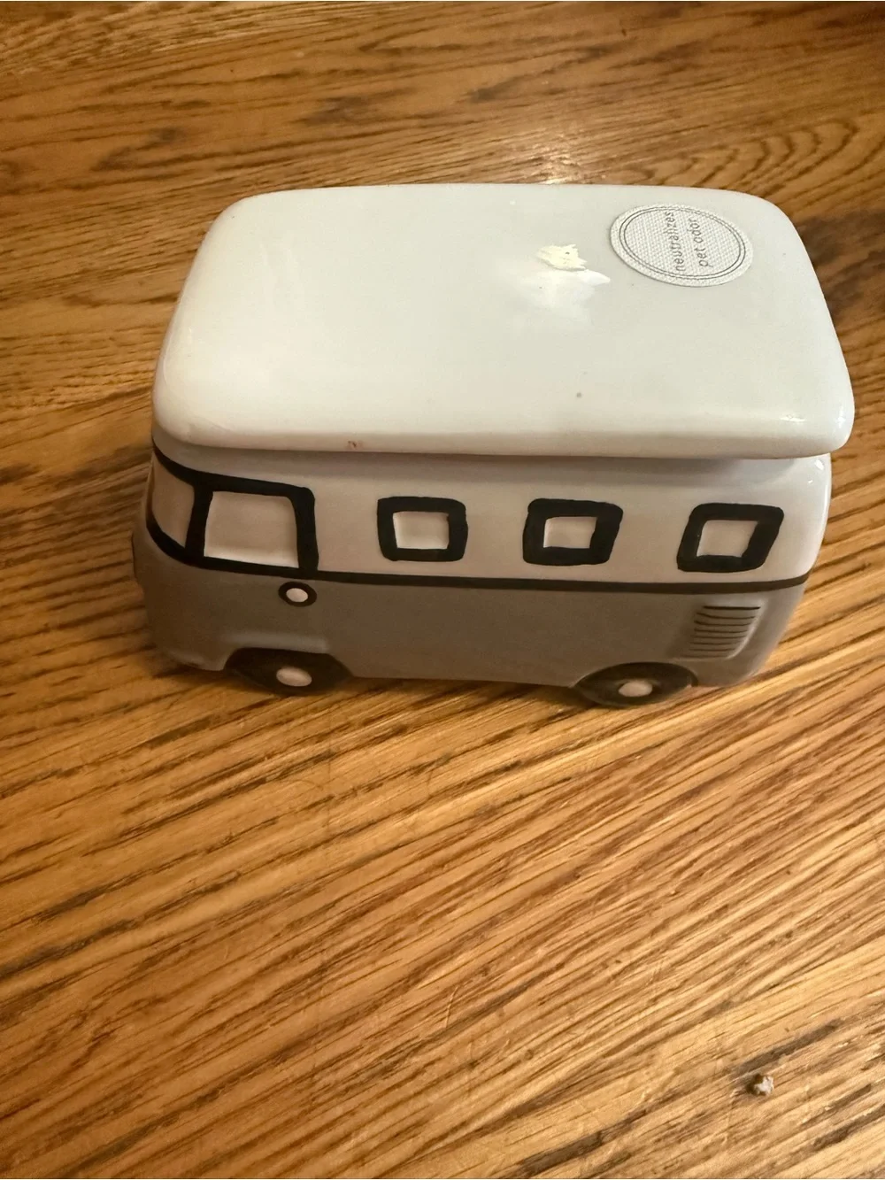 Sand+Paws White Ceramic Camper pineapple coconut candle NWT